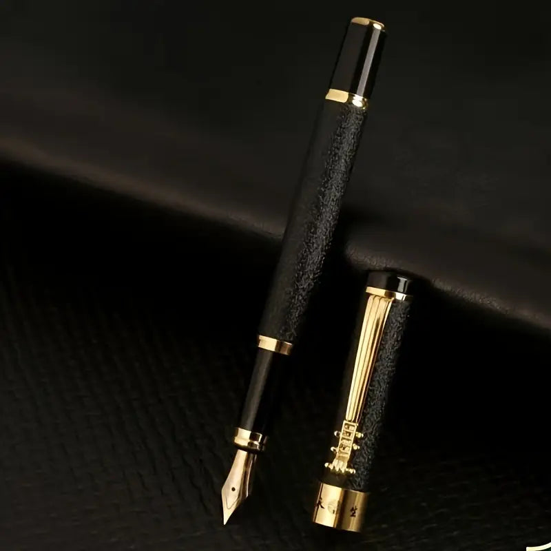 Textured Classic Fountain Pen, Violin style plastic clip, Medium Nib