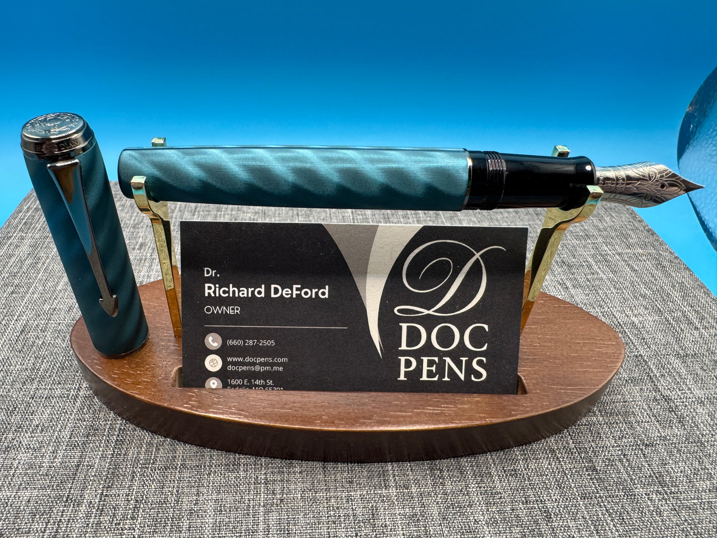 Hong Dian A9 Fountain Pen Large No.8 Extra Fine Point Ebonite Feed, Blue Moire Pattern Unique Design with Refillable Converter and Metal Case
