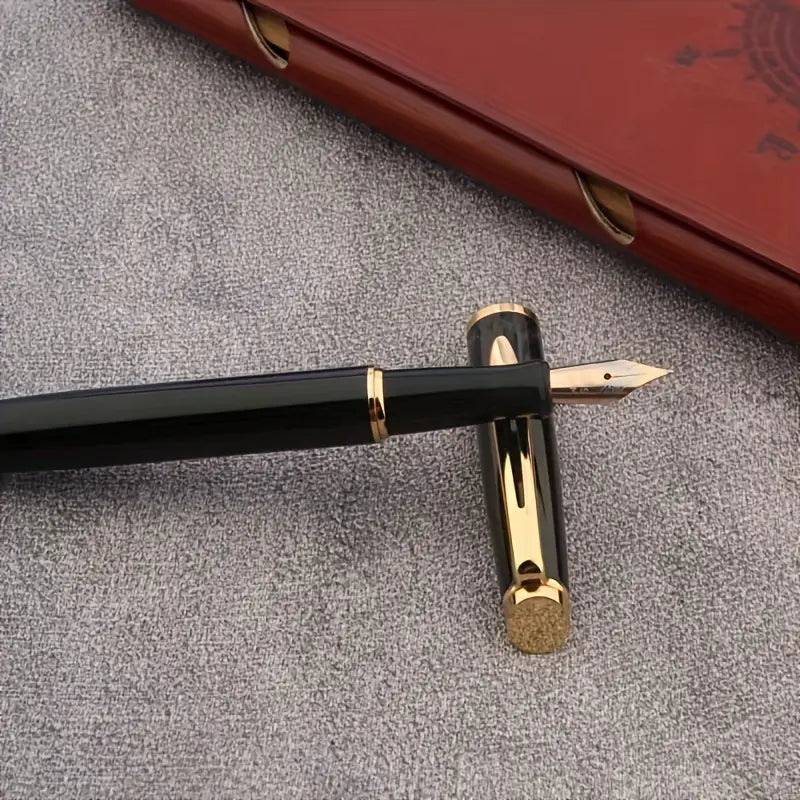 Fountain Pen, Metallic Black Lacquer, Arrow M Nib